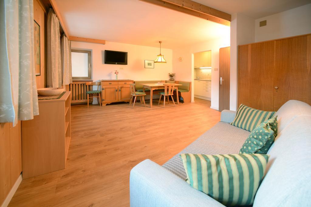 Apartments Villa Rosa Selva di Val Gardena Bilik gambar