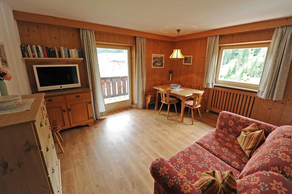 Apartments Villa Rosa Selva di Val Gardena Bilik gambar